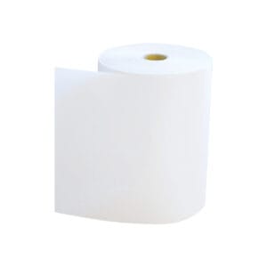Biely kotúč prázdneho papiera, mierne rozvinutý, na bielom pozadí (ako papier na účtenky/termopapier).